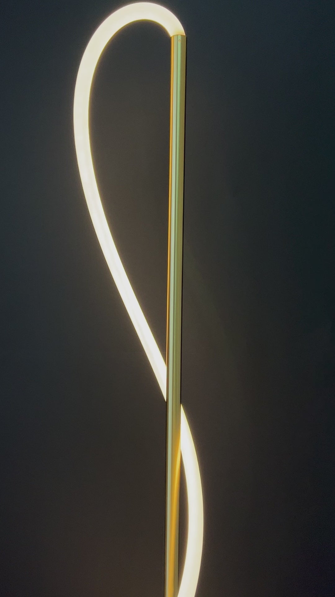 Overview of the floor lamp Chester  gold